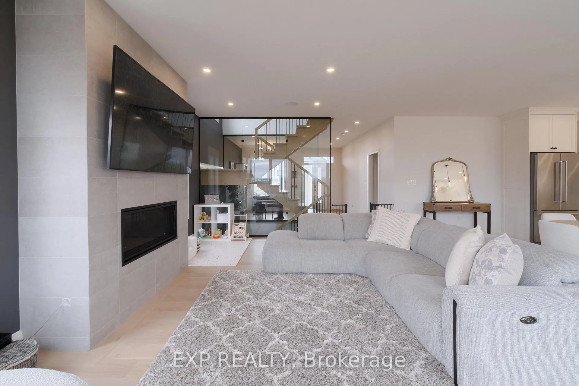 Photo 5 of 81 Homestead Way, Thorold, Rolling Meadows — HOMEH