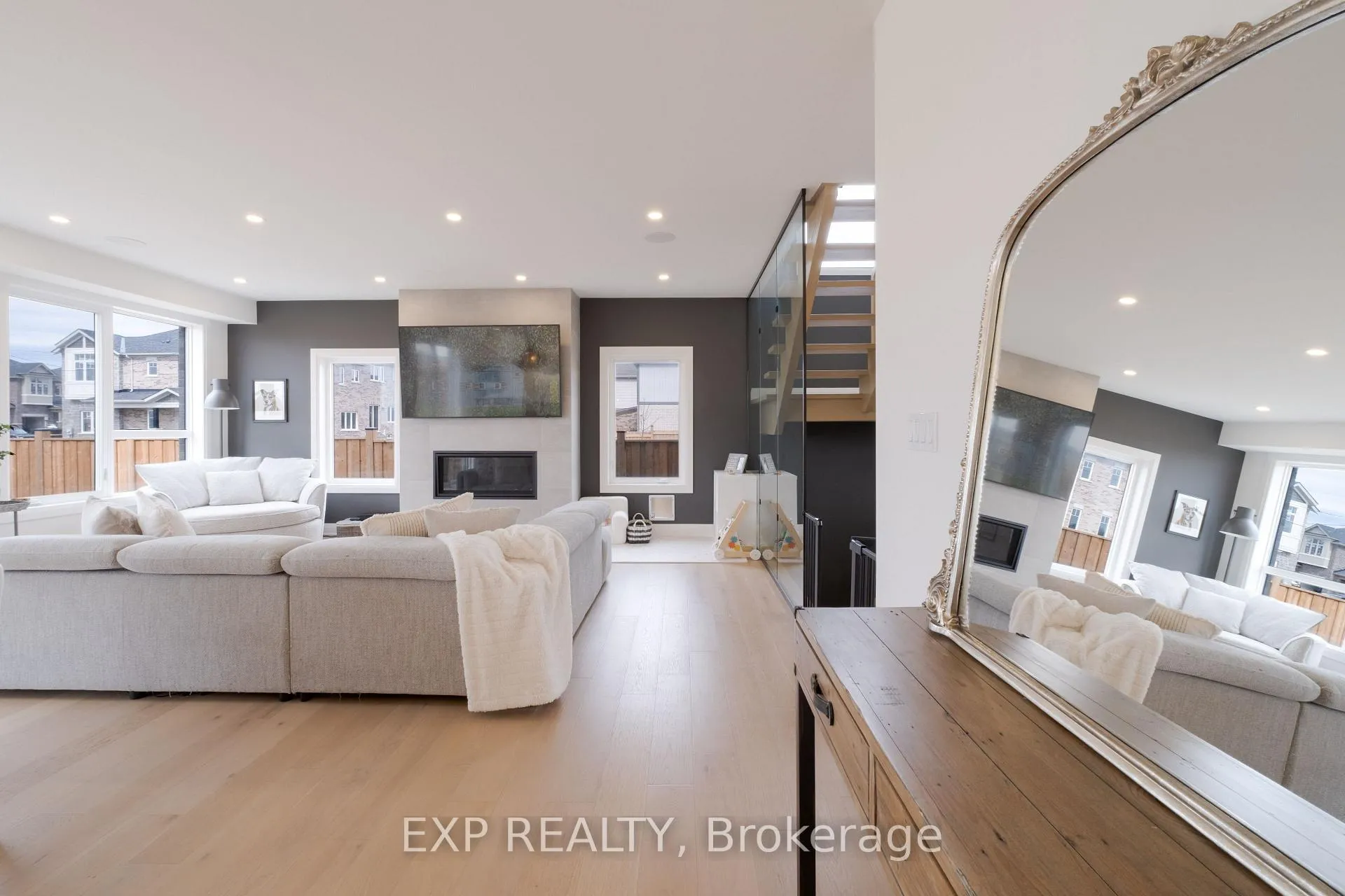 Photo 6 of 81 Homestead Way, Thorold, Rolling Meadows — HOMEH