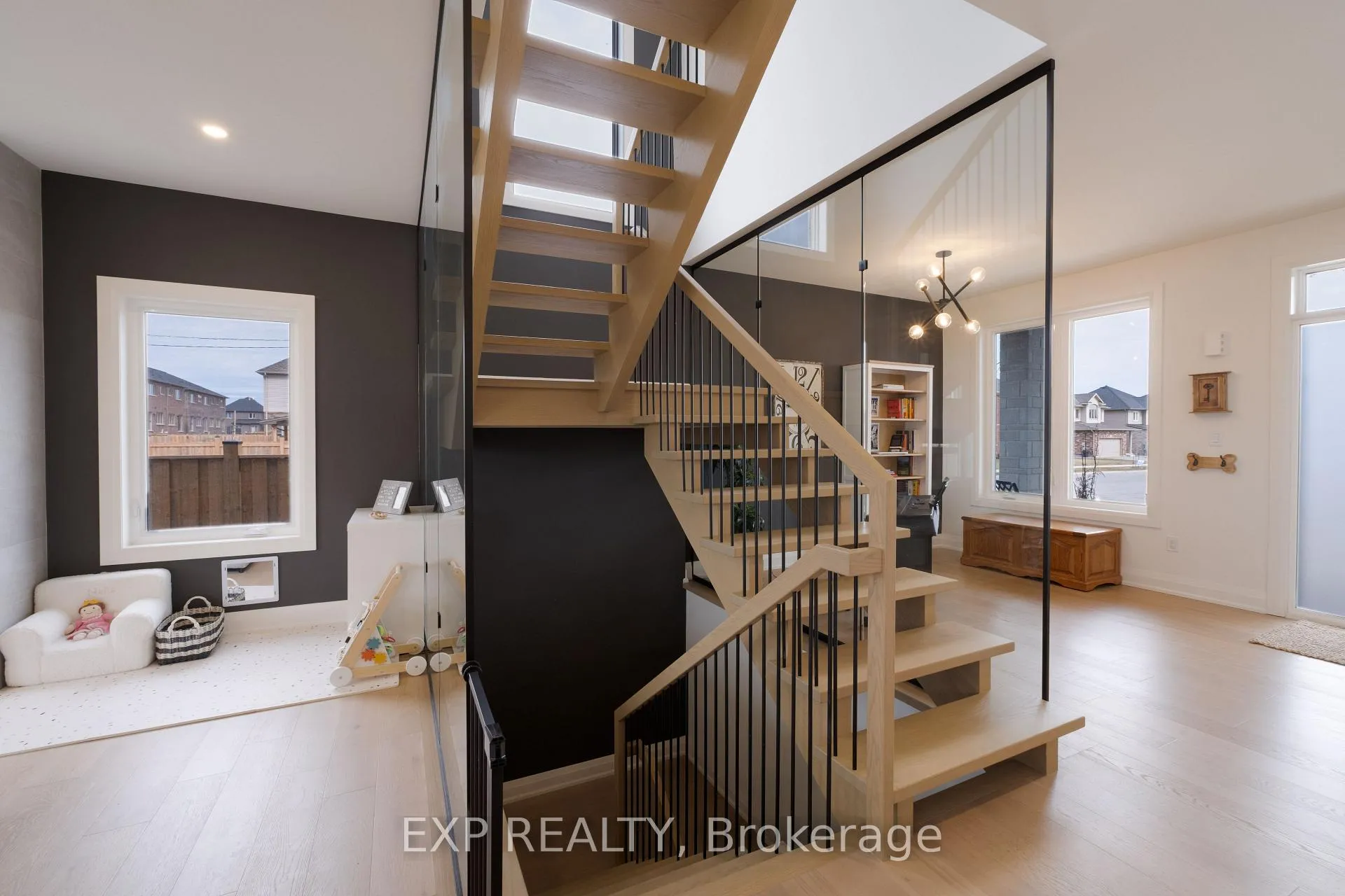 Photo 7 of 81 Homestead Way, Thorold, Rolling Meadows — HOMEH