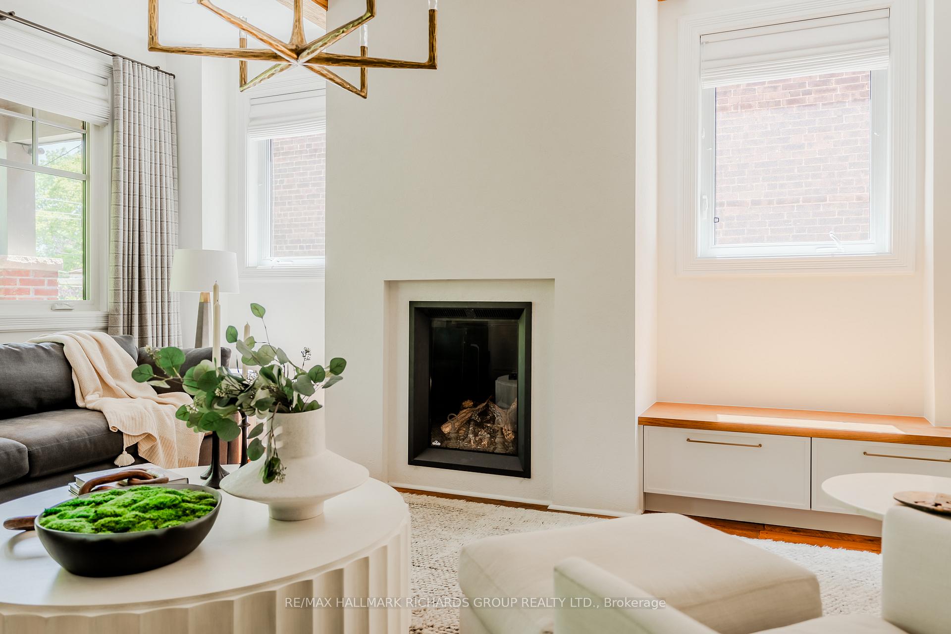 Photo 6 of 152 Kenilworth Avenue, Toronto, The Beaches — HOMEH