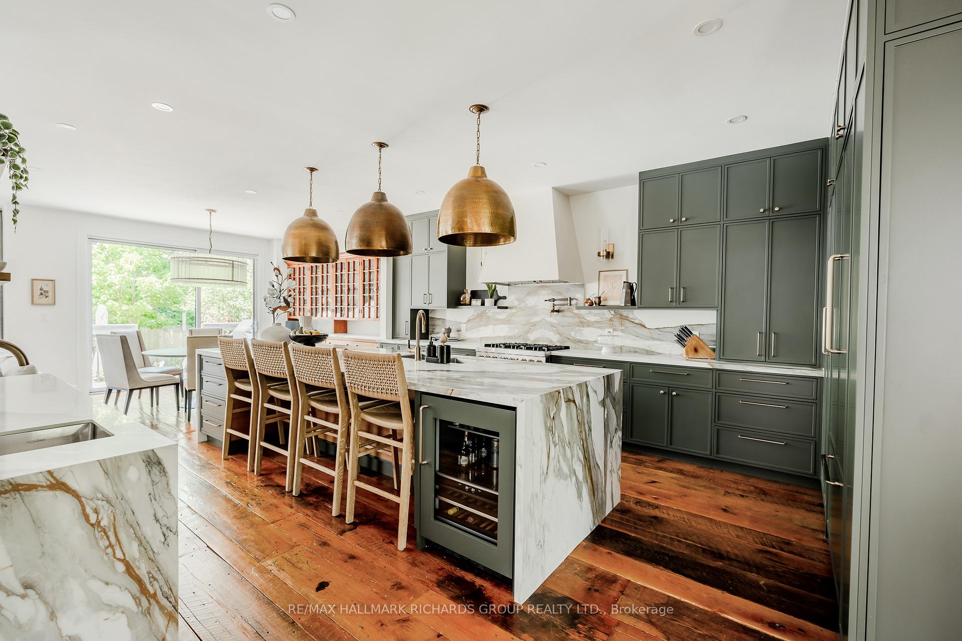 Photo 10 of 152 Kenilworth Avenue, Toronto, The Beaches — HOMEH