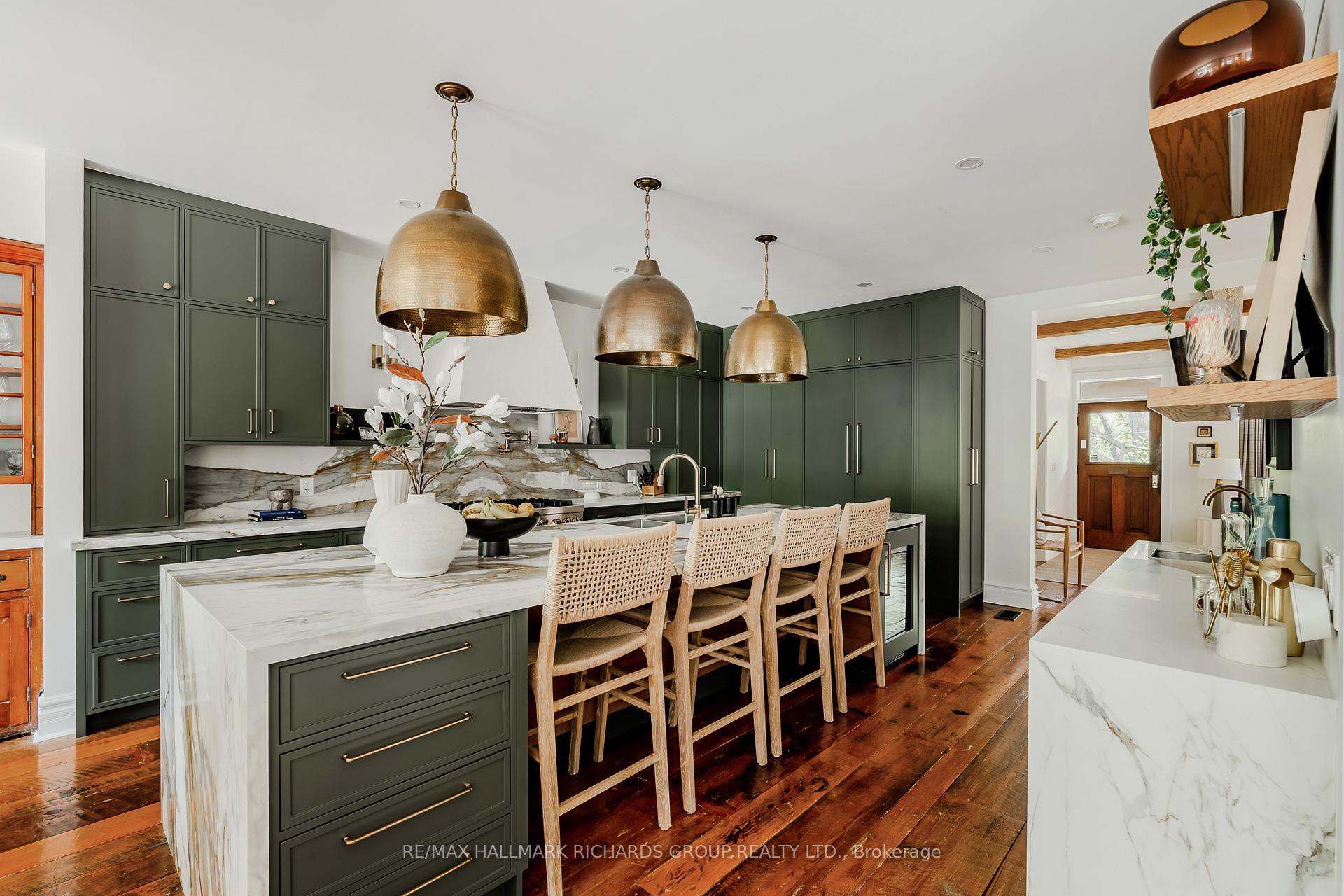 Photo 12 of 152 Kenilworth Avenue, Toronto, The Beaches — HOMEH
