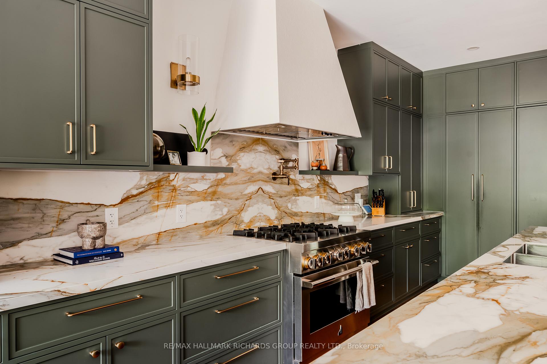 Photo 13 of 152 Kenilworth Avenue, Toronto, The Beaches — HOMEH