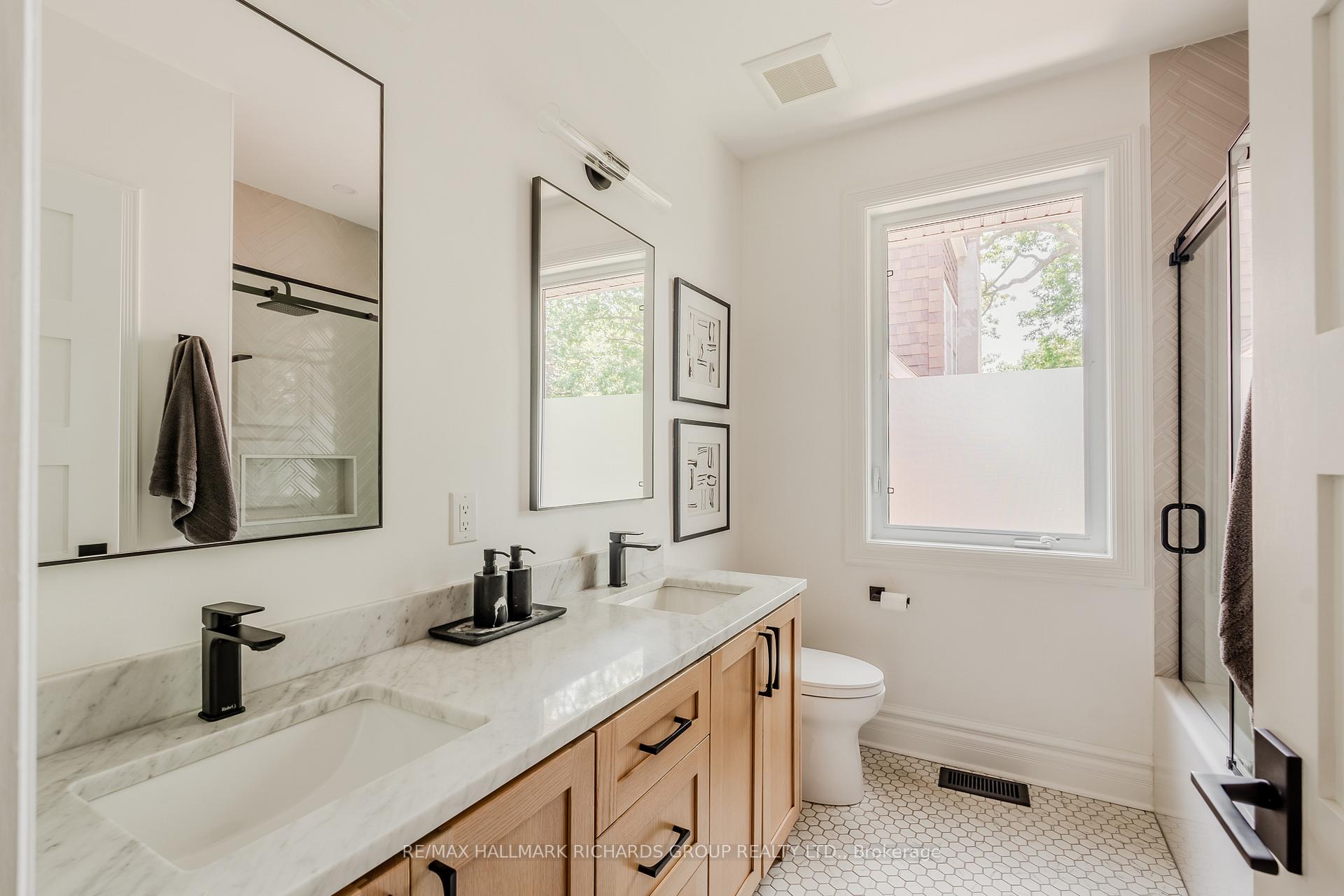 Photo 21 of 152 Kenilworth Avenue, Toronto, The Beaches — HOMEH