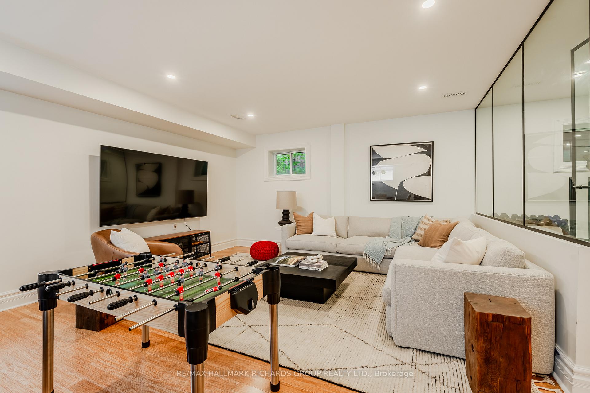 Photo 26 of 152 Kenilworth Avenue, Toronto, The Beaches — HOMEH