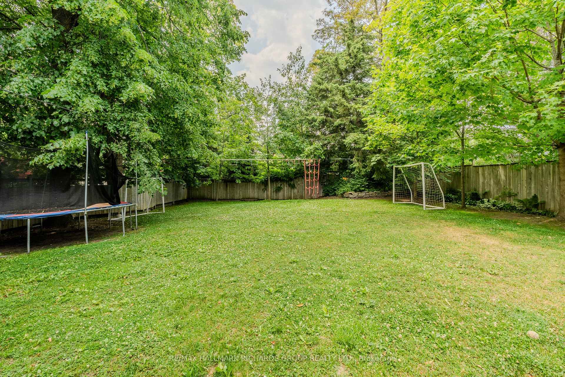 Photo 36 of 152 Kenilworth Avenue, Toronto, The Beaches — HOMEH