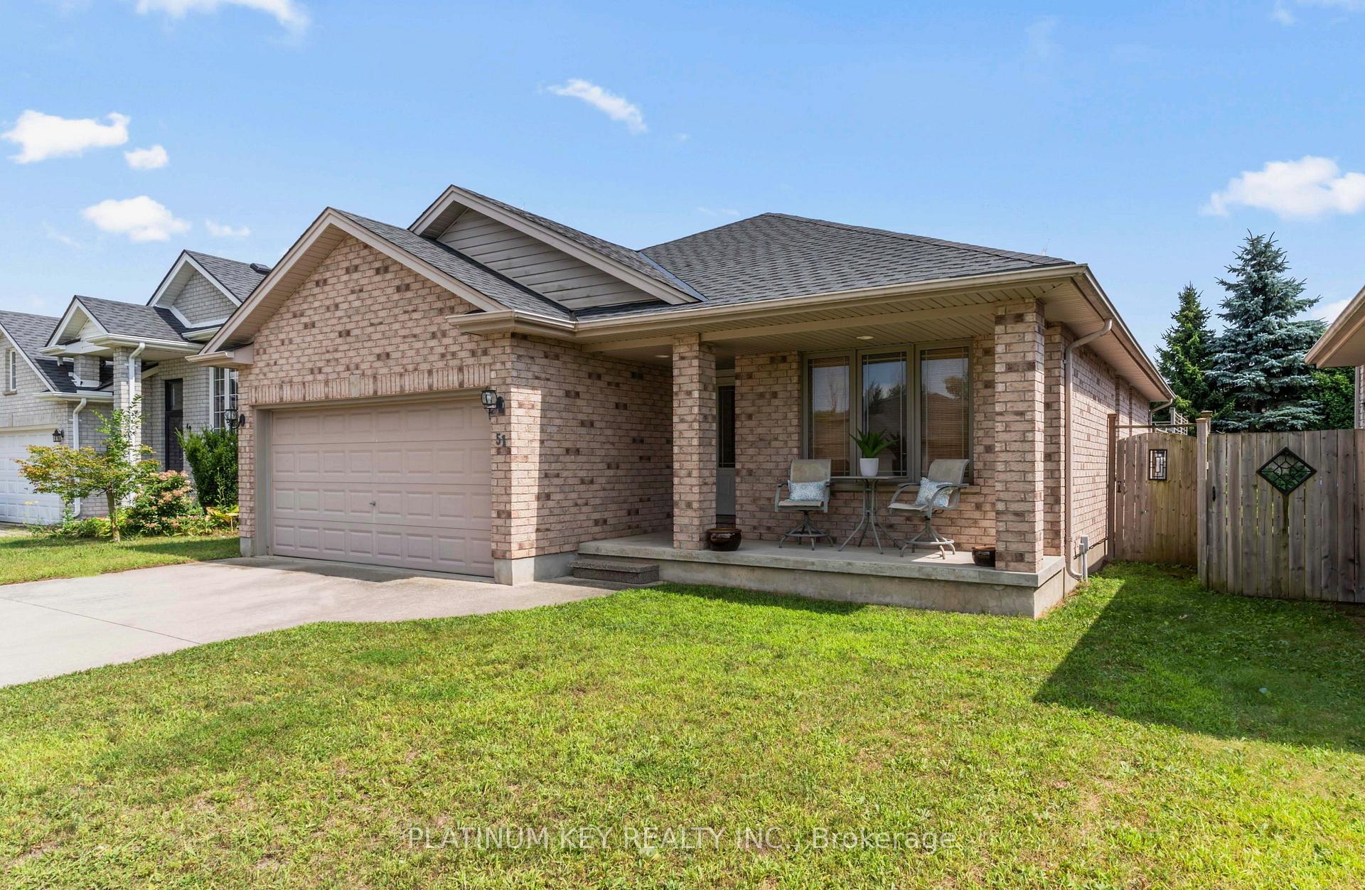 Photo 2 of 51 Queensway Drive, Strathroy-Caradoc, SE — HOMEH