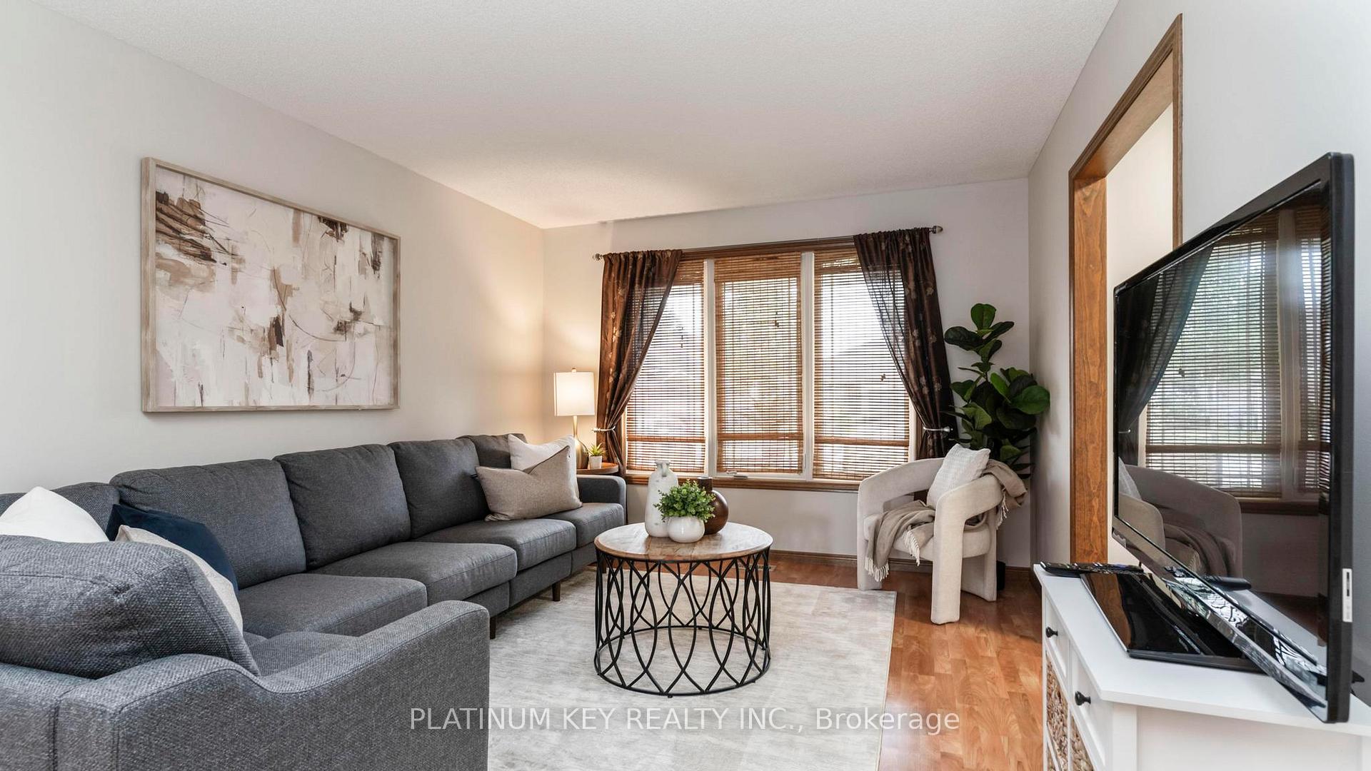 Photo 4 of 51 Queensway Drive, Strathroy-Caradoc, SE — HOMEH