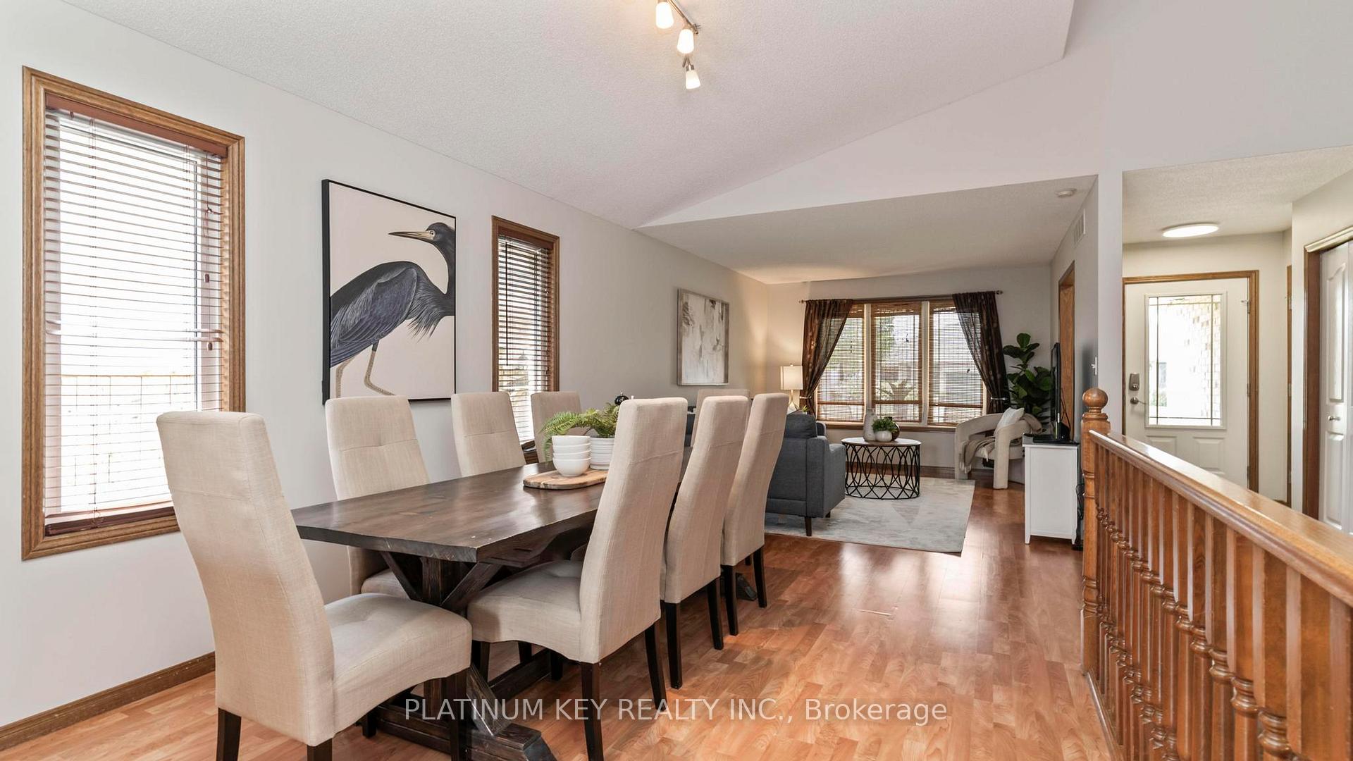 Photo 5 of 51 Queensway Drive, Strathroy-Caradoc, SE — HOMEH