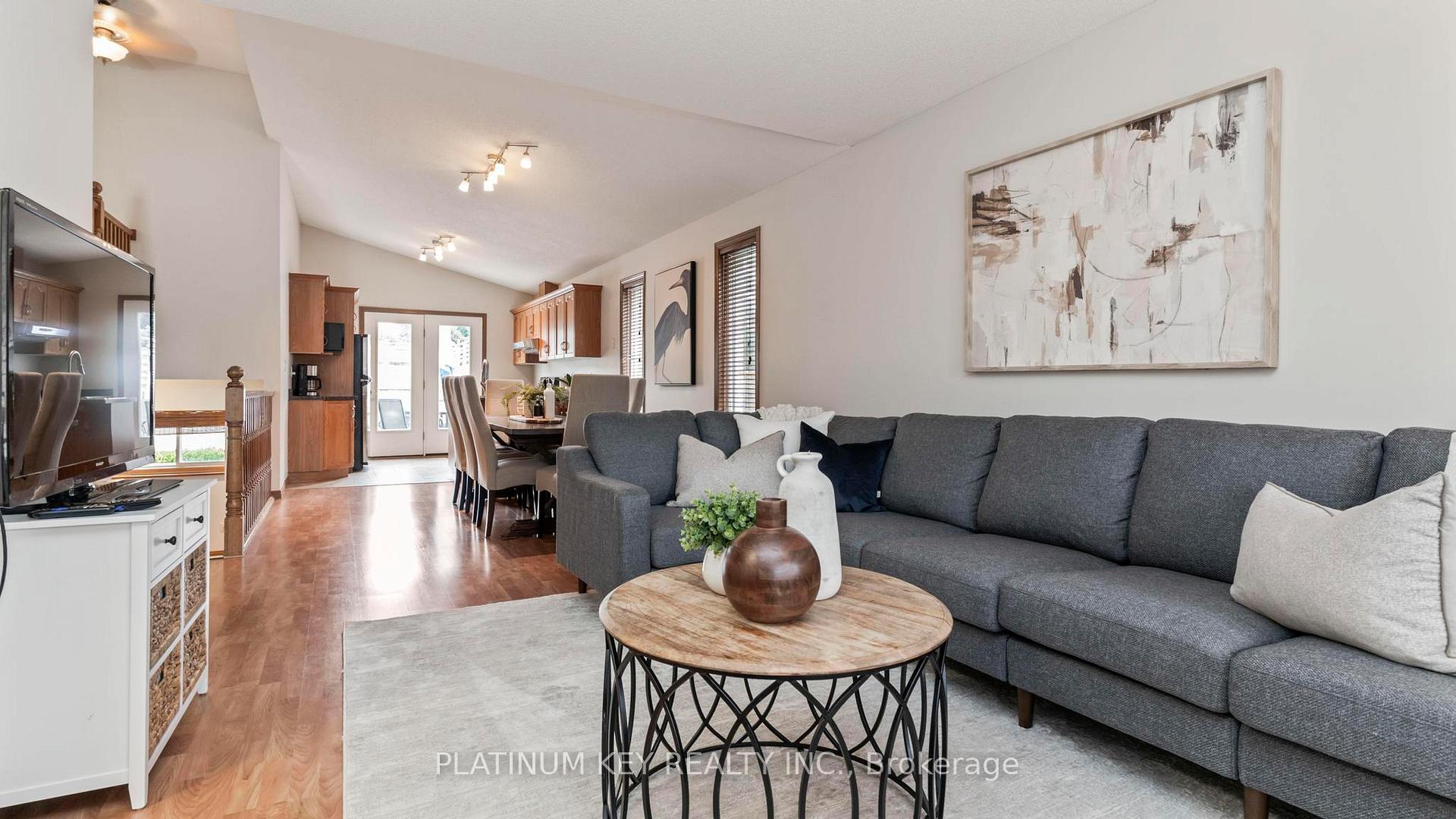 Photo 6 of 51 Queensway Drive, Strathroy-Caradoc, SE — HOMEH