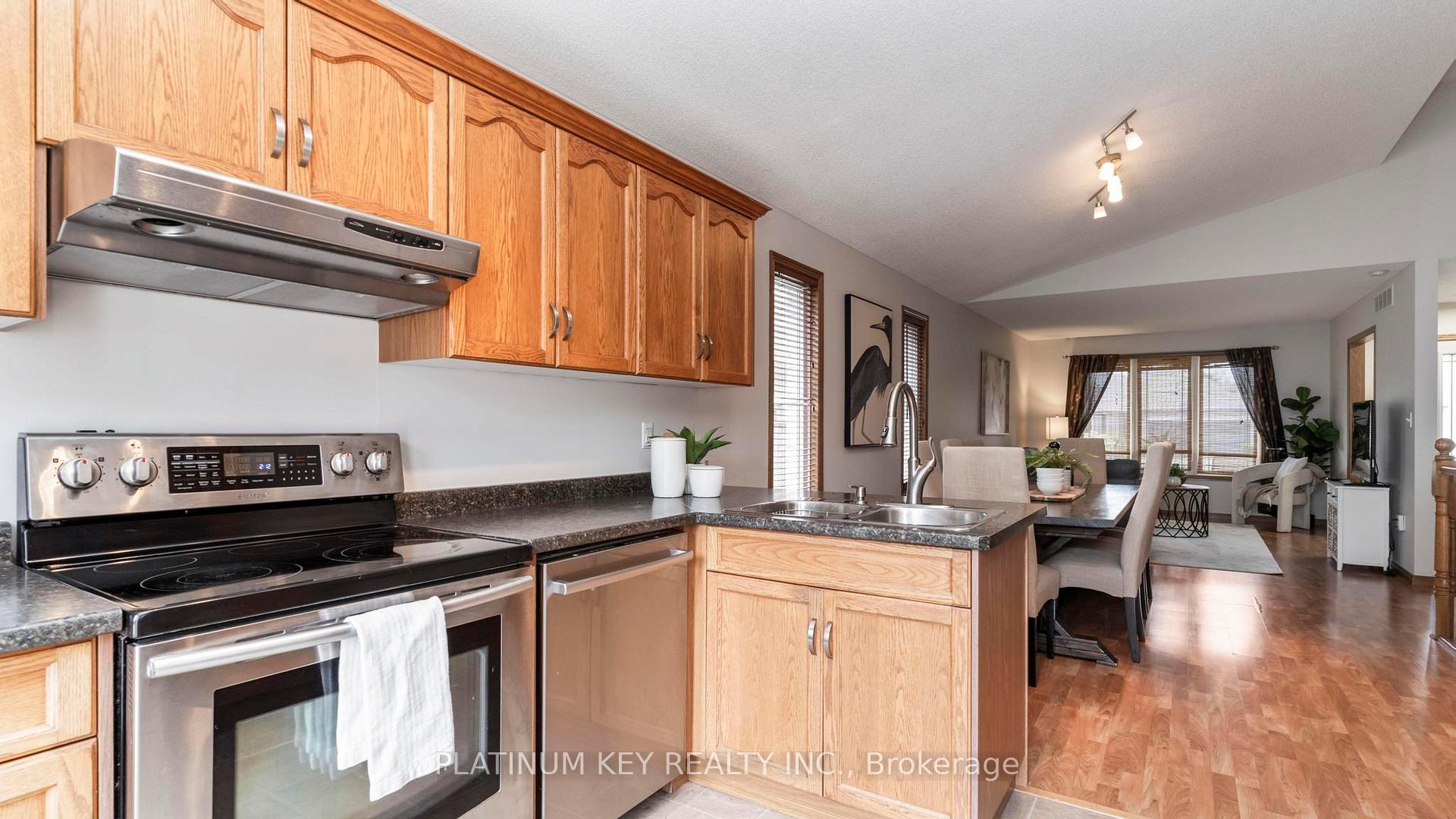 Photo 9 of 51 Queensway Drive, Strathroy-Caradoc, SE — HOMEH
