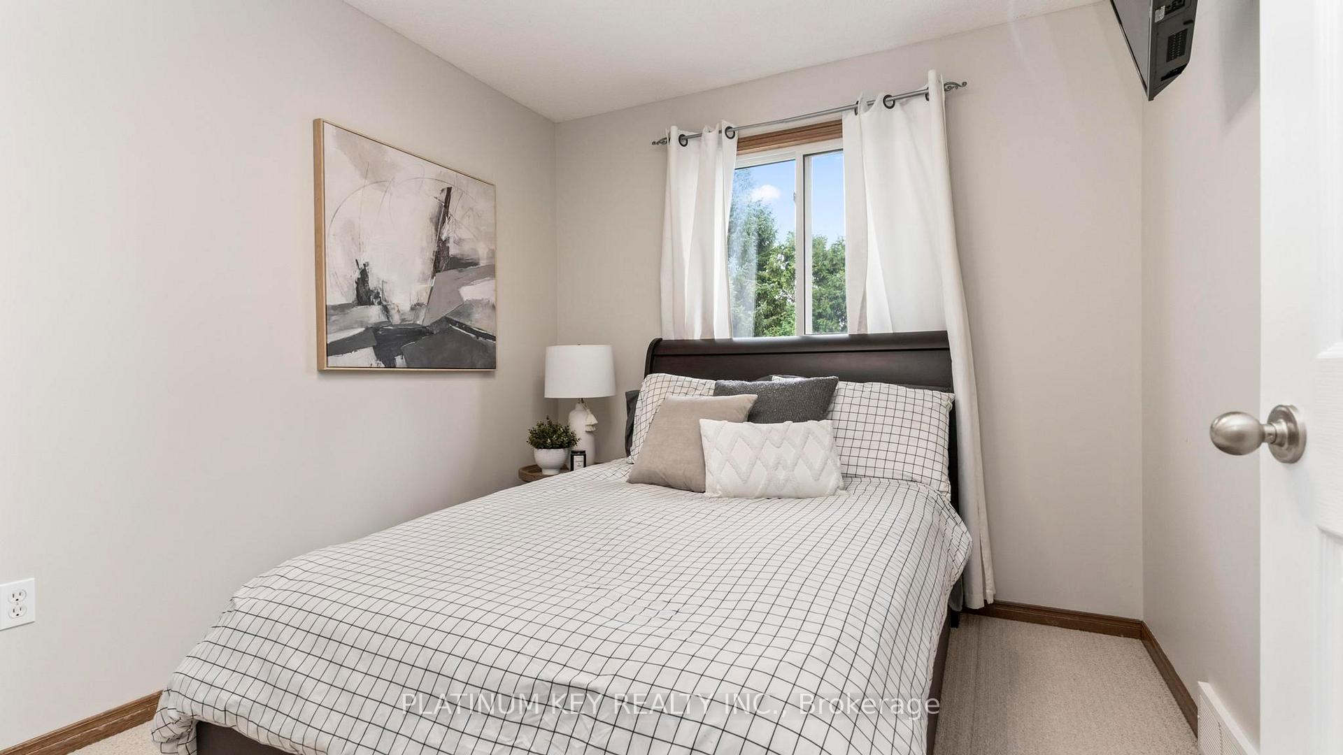 Photo 17 of 51 Queensway Drive, Strathroy-Caradoc, SE — HOMEH