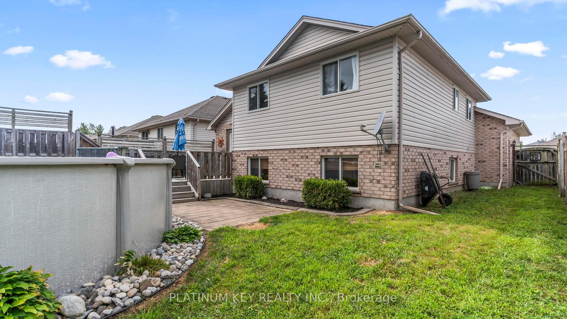 Photo 24 of 51 Queensway Drive, Strathroy-Caradoc, SE — HOMEH