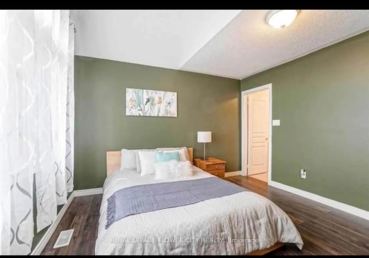 Photo 4 of 41 Begonia Crescent, Brampton, Northwest Sandalwood Parkway — HOMEH