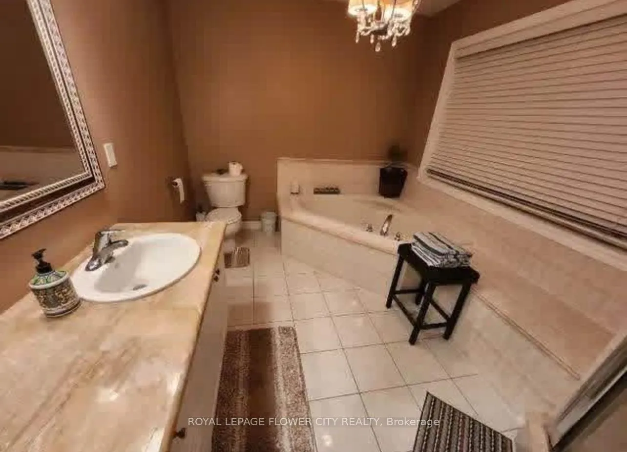 Photo 8 of 41 Begonia Crescent, Brampton, Northwest Sandalwood Parkway — HOMEH
