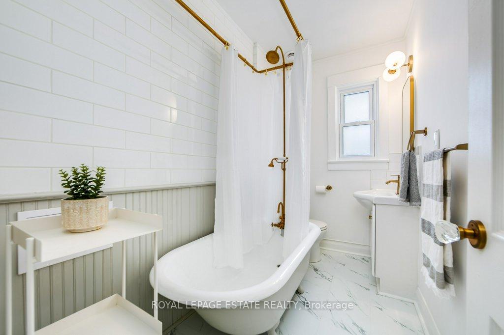 Photo 27 of 130 Swanwick Avenue, Toronto, East End-Danforth — HOMEH