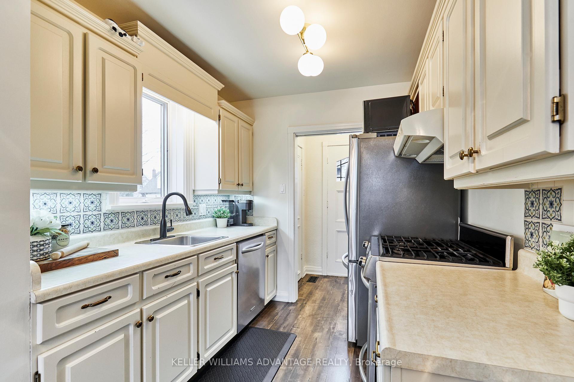 Photo 10 of 115 Leacrest Road, Toronto, Leaside — HOMEH