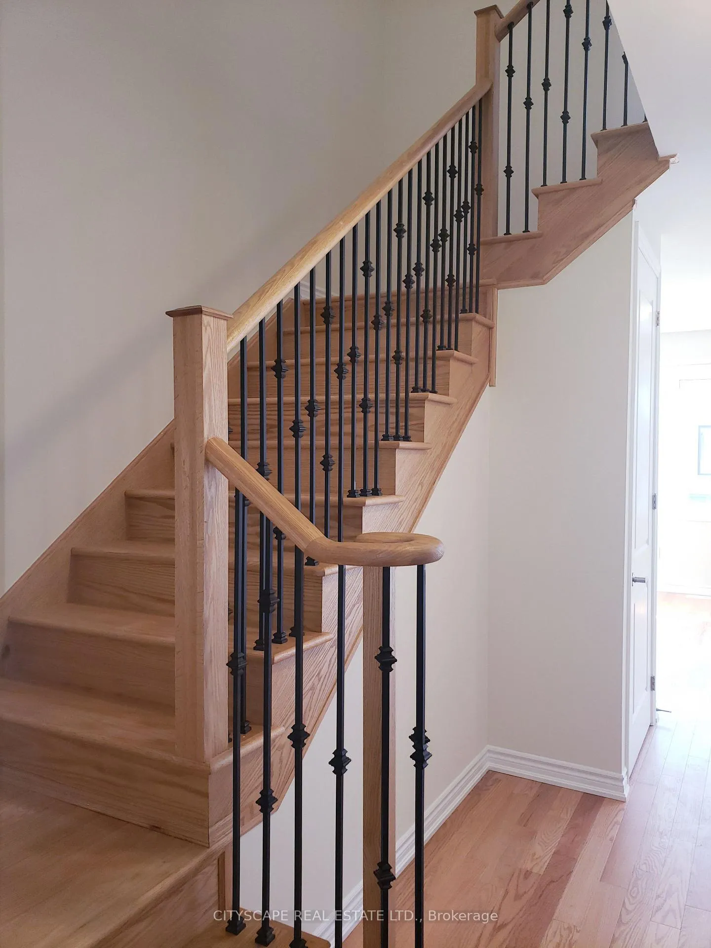 Photo 3 of 46 Concord Drive, Thorold, Rolling Meadows — HOMEH