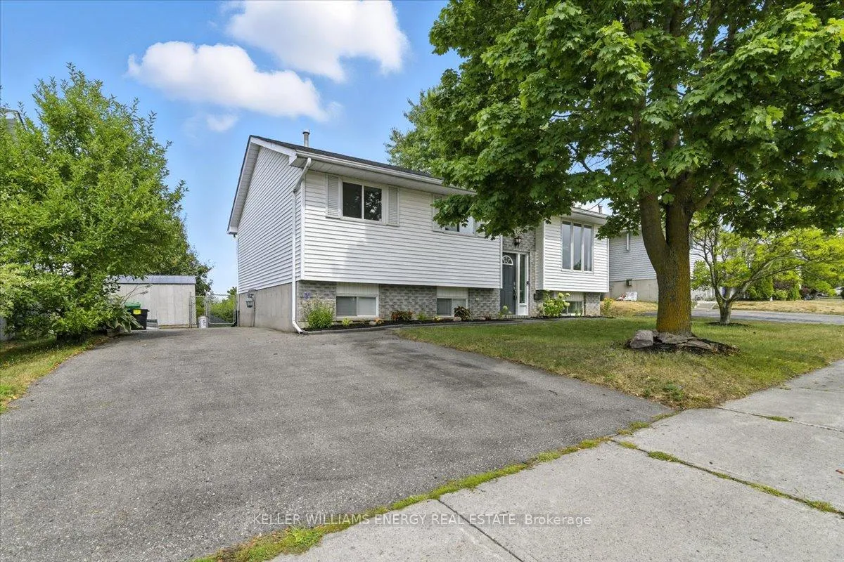 Photo 2 of 2584 Marsdale Drive, Peterborough, Ashburnham Ward 4 — HOMEH