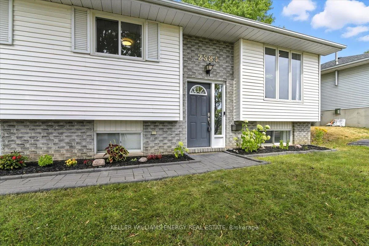 Photo 3 of 2584 Marsdale Drive, Peterborough, Ashburnham Ward 4 — HOMEH