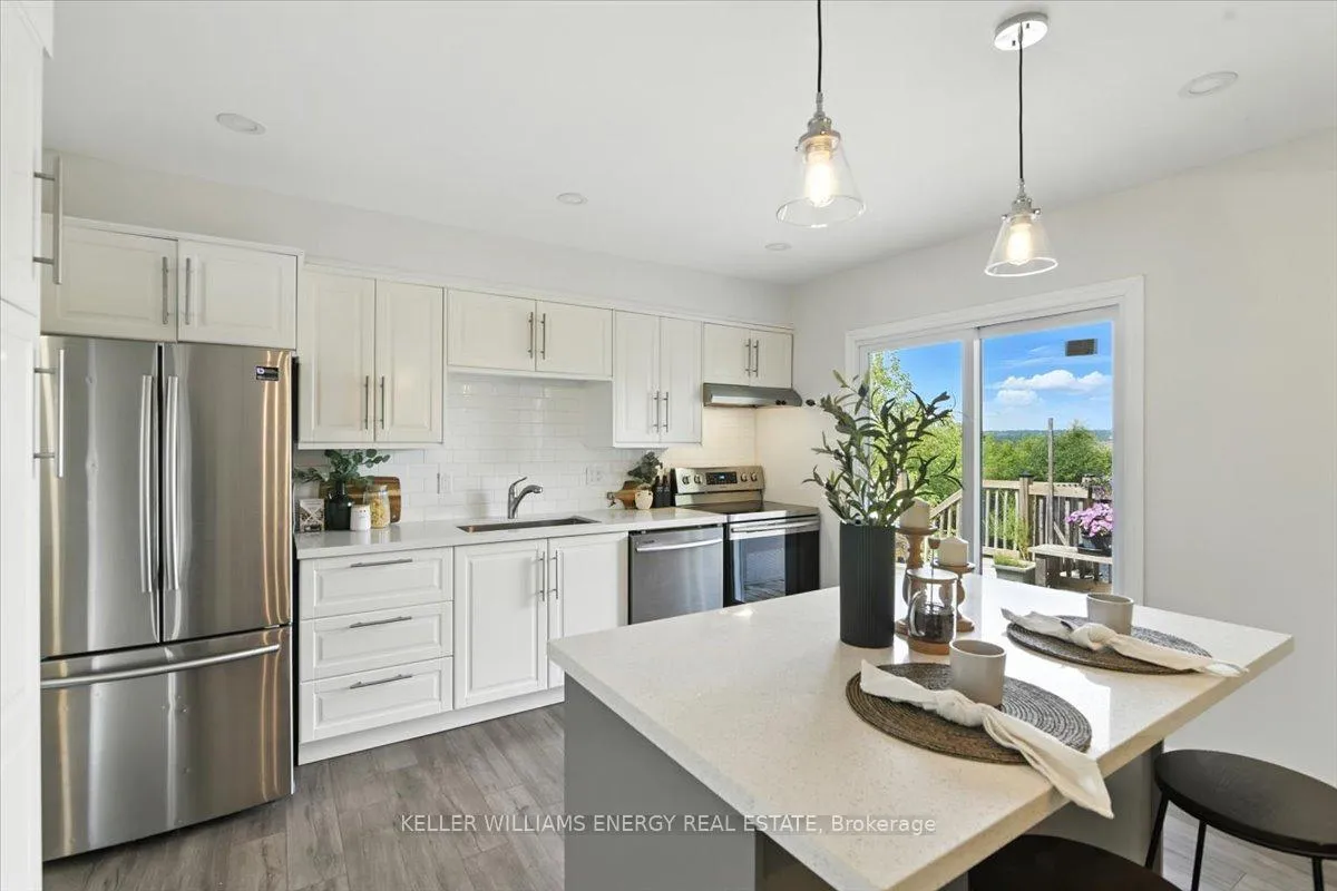 Photo 10 of 2584 Marsdale Drive, Peterborough, Ashburnham Ward 4 — HOMEH