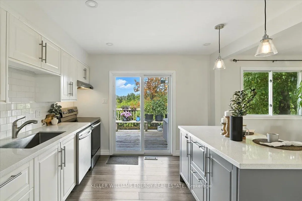 Photo 12 of 2584 Marsdale Drive, Peterborough, Ashburnham Ward 4 — HOMEH