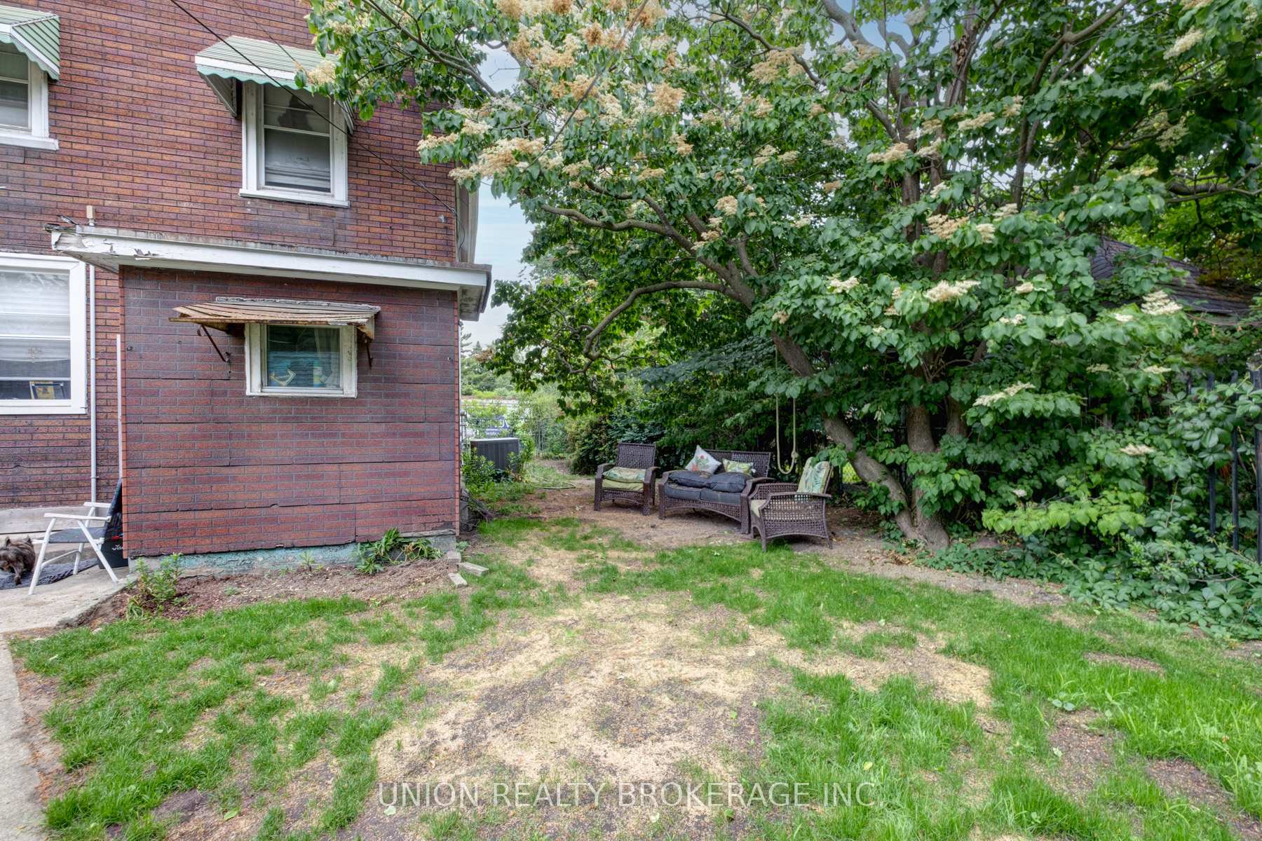 Photo 3 of 2 Kimberley Avenue, Toronto, East End-Danforth — HOMEH