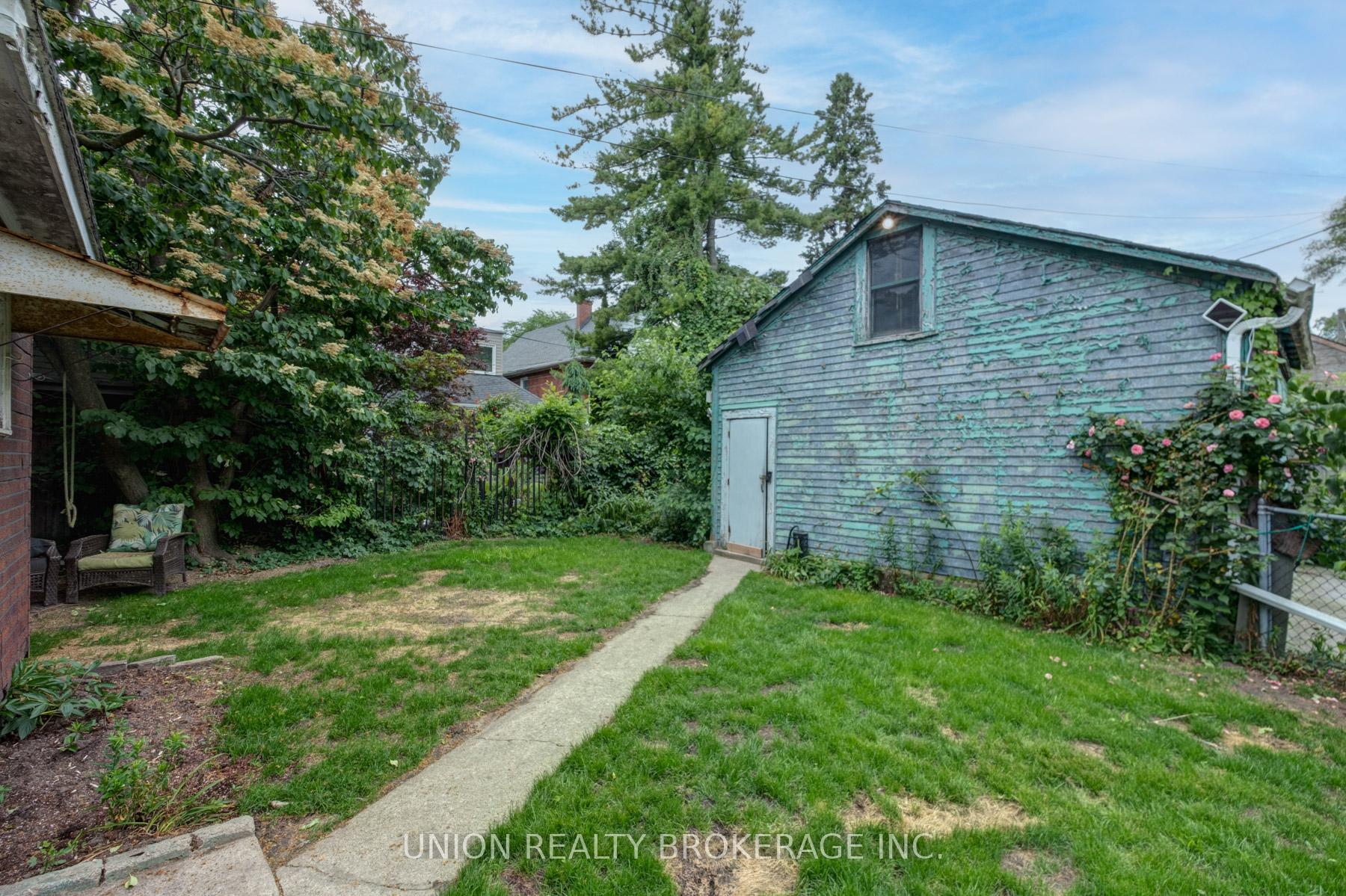 Photo 4 of 2 Kimberley Avenue, Toronto, East End-Danforth — HOMEH