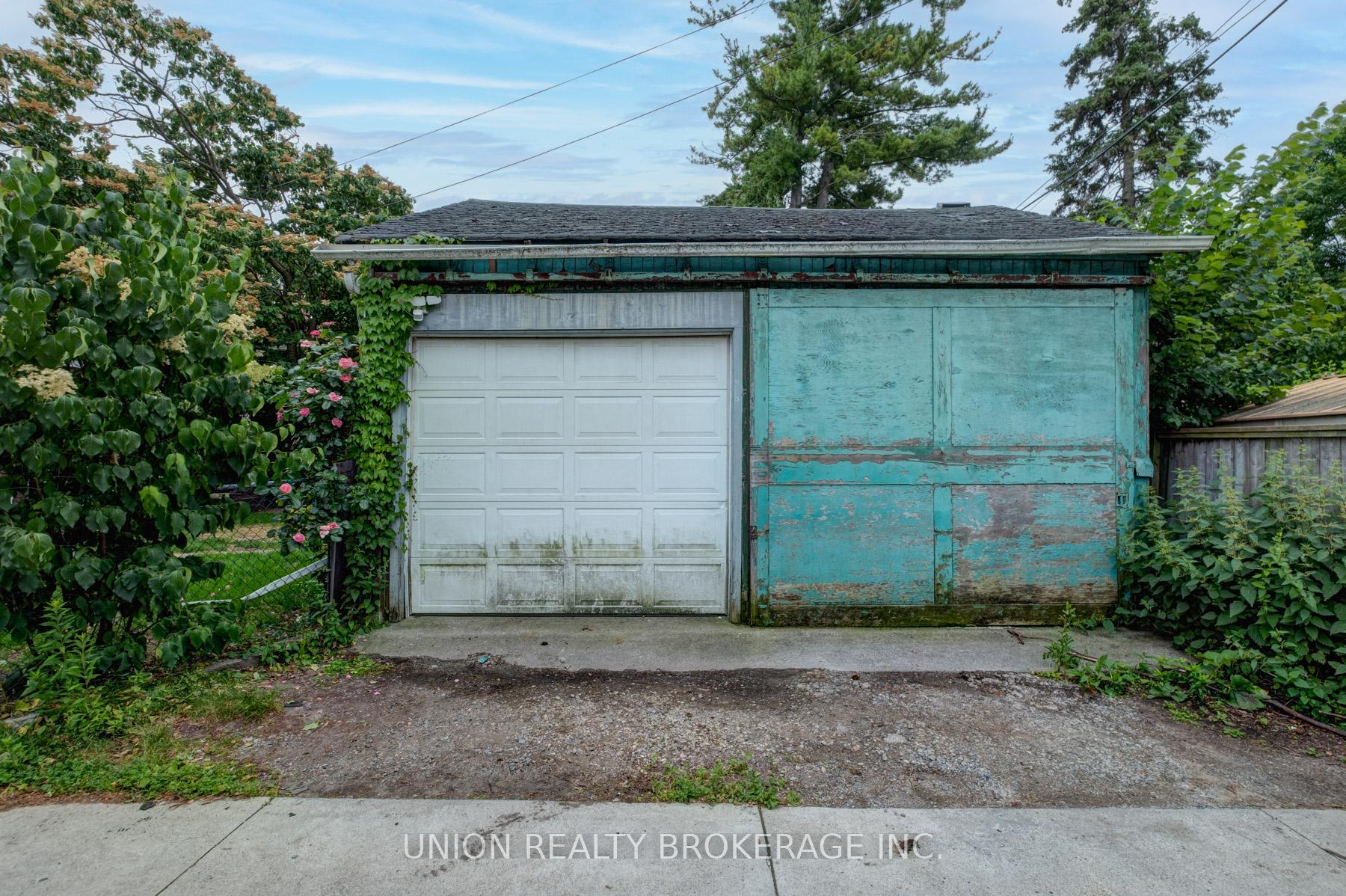 Photo 5 of 2 Kimberley Avenue, Toronto, East End-Danforth — HOMEH