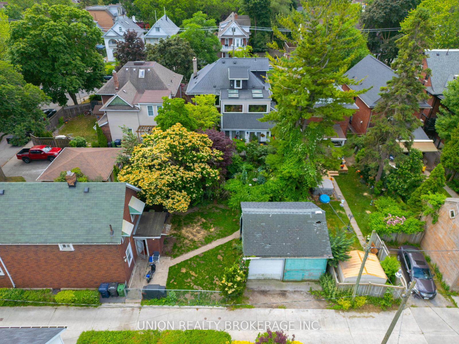 Photo 6 of 2 Kimberley Avenue, Toronto, East End-Danforth — HOMEH
