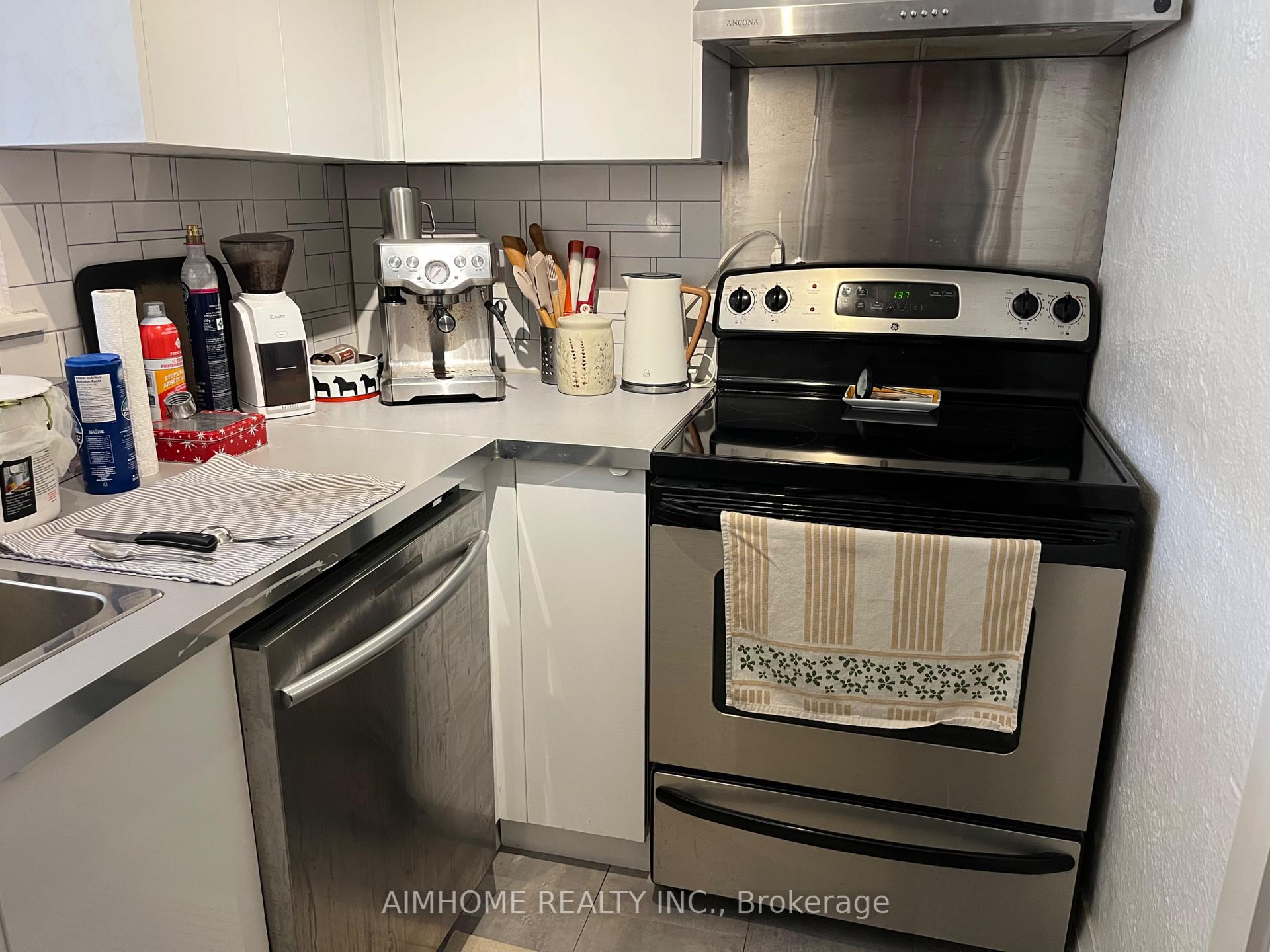 Photo 3 of Unit upper, 189 Millwood Road, Toronto, Mount Pleasant West — HOMEH