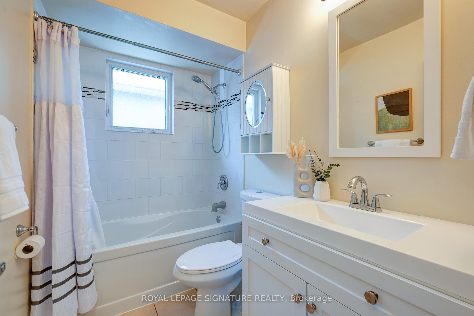 Photo 15 of 131 Virginia Avenue, Toronto, Danforth Village-East York — HOMEH