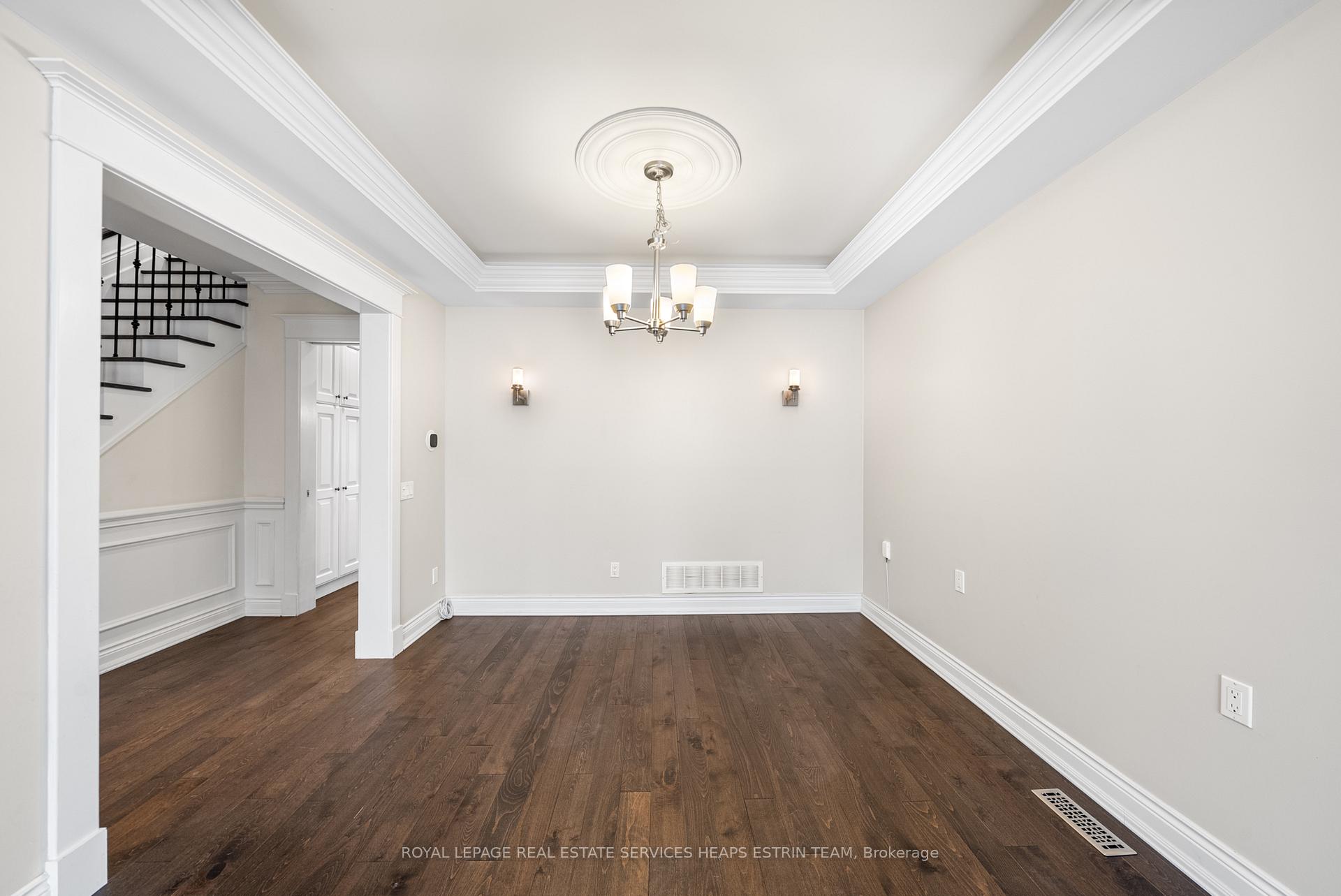 Photo 3 of 106 Parklea Drive, Toronto, Leaside — HOMEH