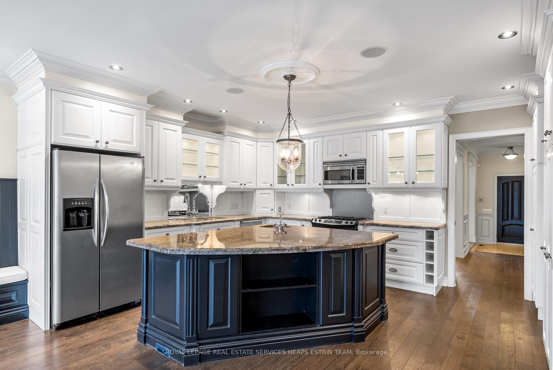 Photo 8 of 106 Parklea Drive, Toronto, Leaside — HOMEH