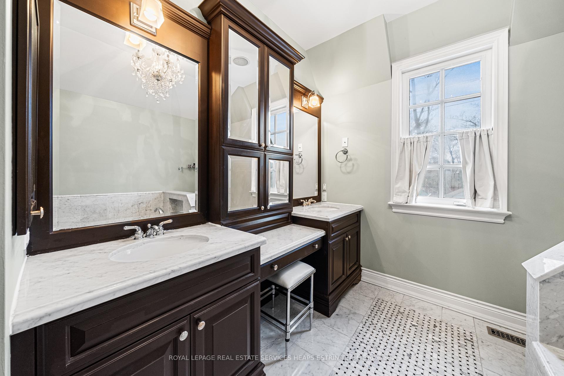 Photo 15 of 106 Parklea Drive, Toronto, Leaside — HOMEH