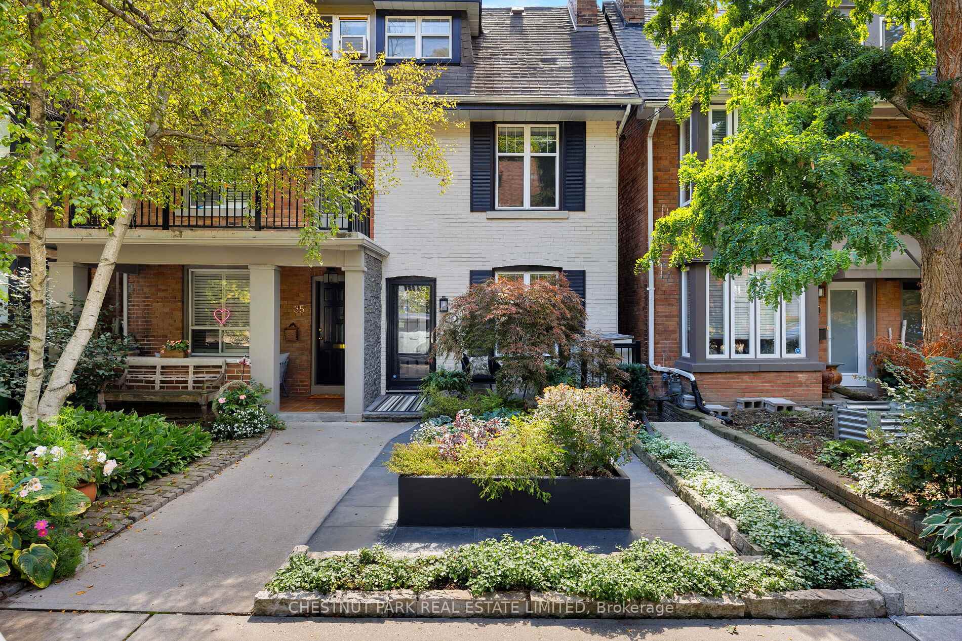 Photo 2 of 33 Tennis Crescent, Toronto, North Riverdale — HOMEH