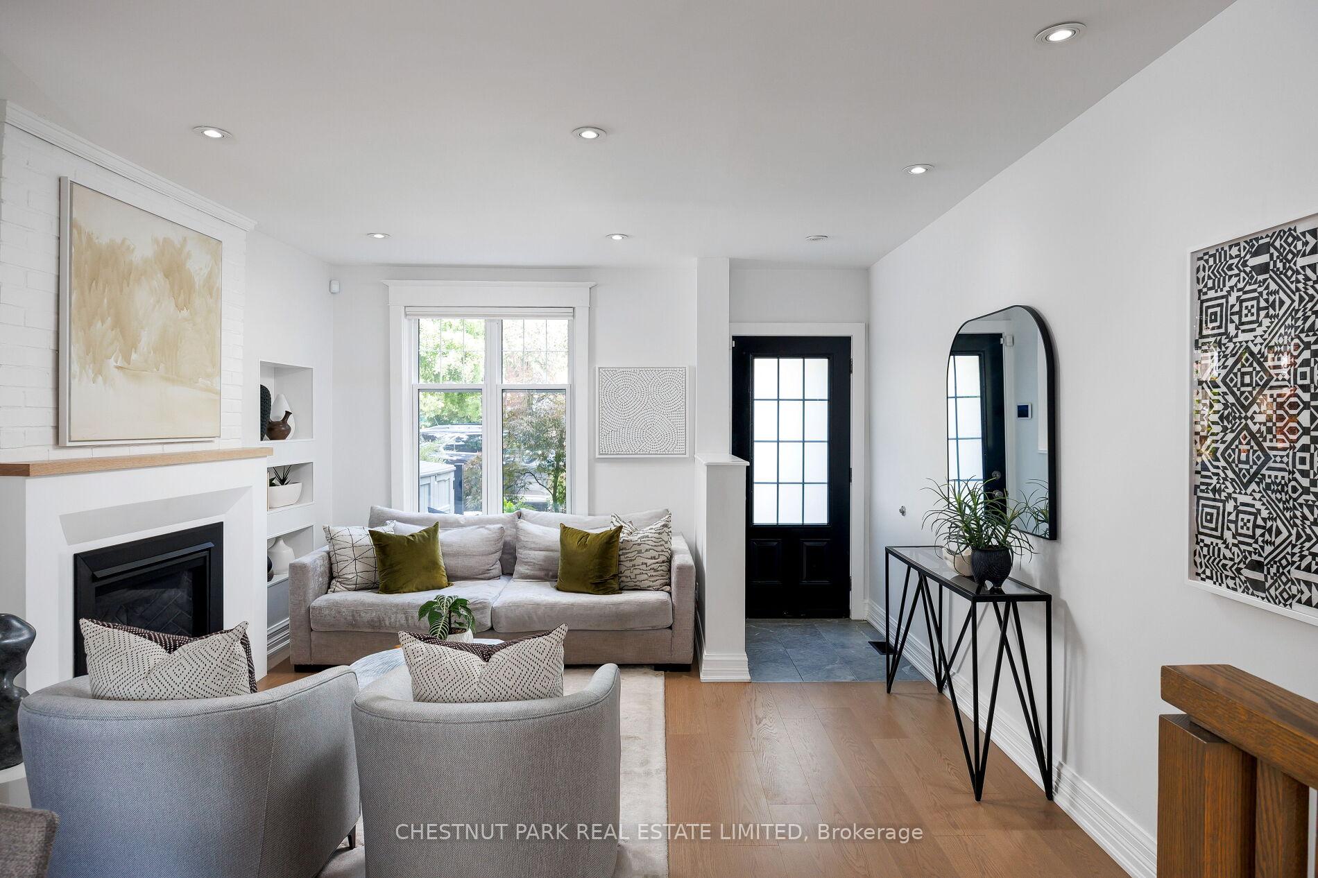 Photo 4 of 33 Tennis Crescent, Toronto, North Riverdale — HOMEH