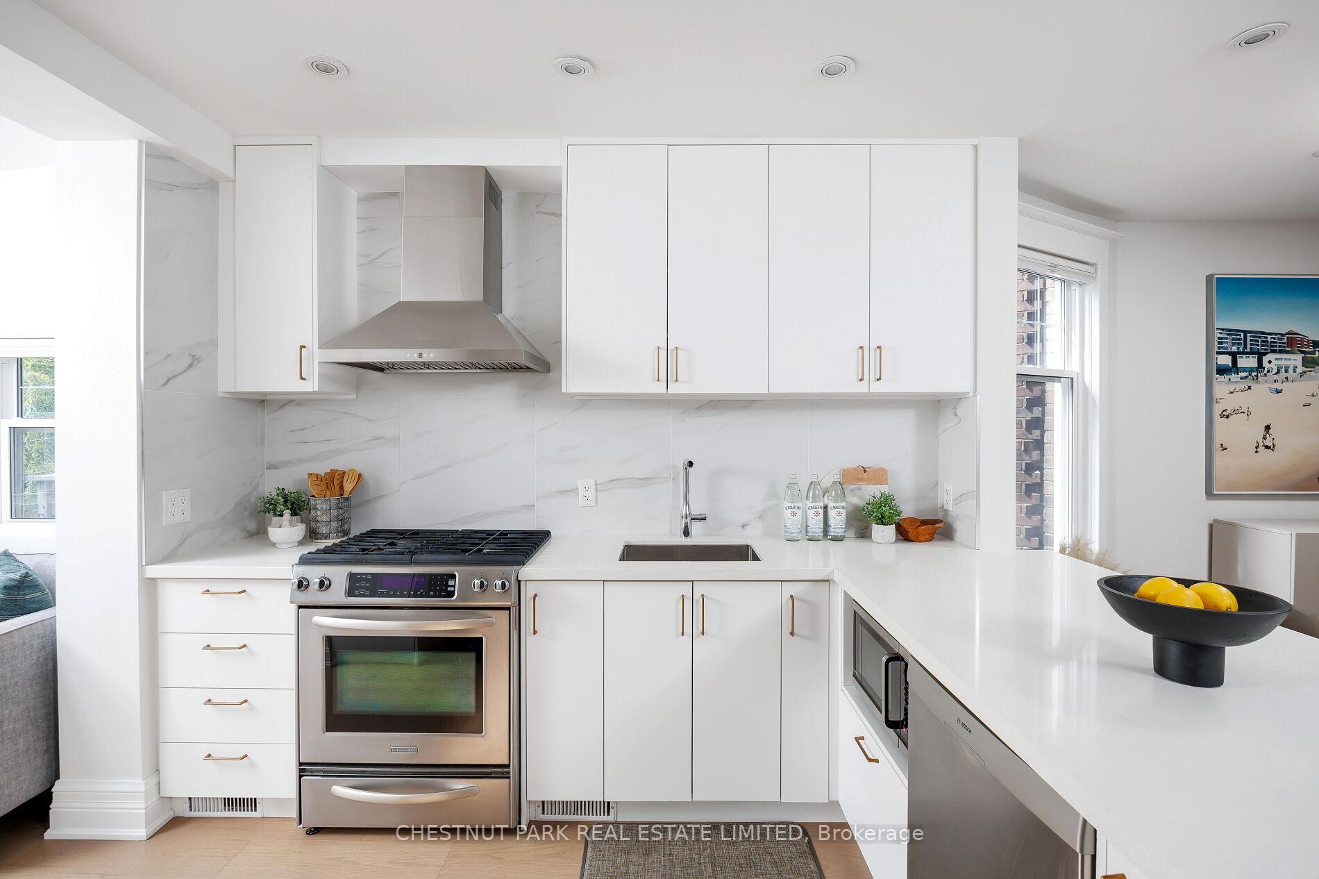 Photo 15 of 33 Tennis Crescent, Toronto, North Riverdale — HOMEH