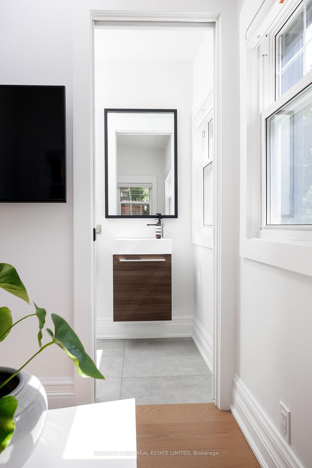Photo 19 of 33 Tennis Crescent, Toronto, North Riverdale — HOMEH