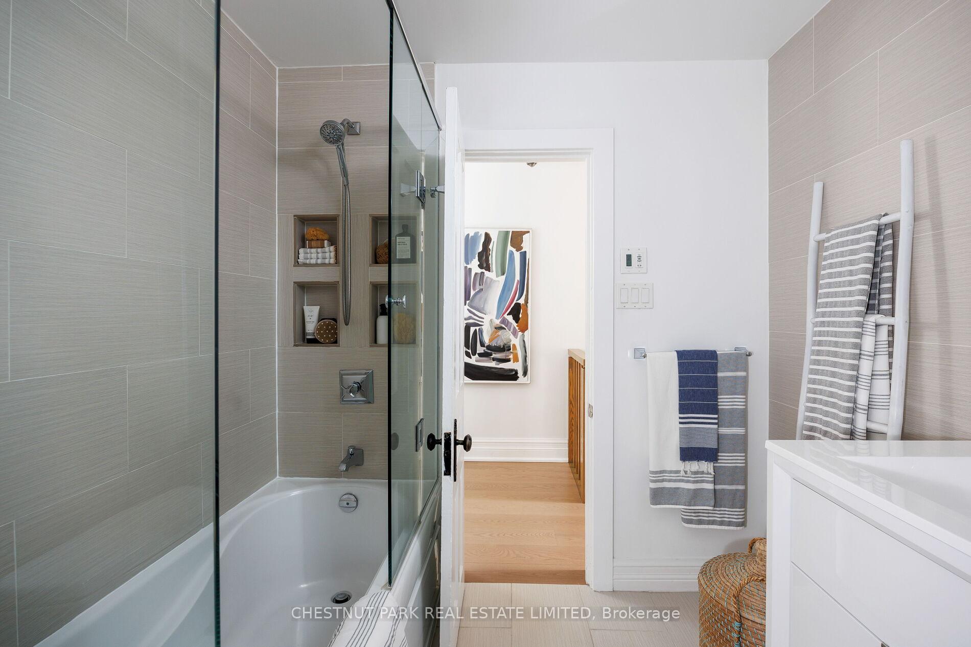 Photo 30 of 33 Tennis Crescent, Toronto, North Riverdale — HOMEH