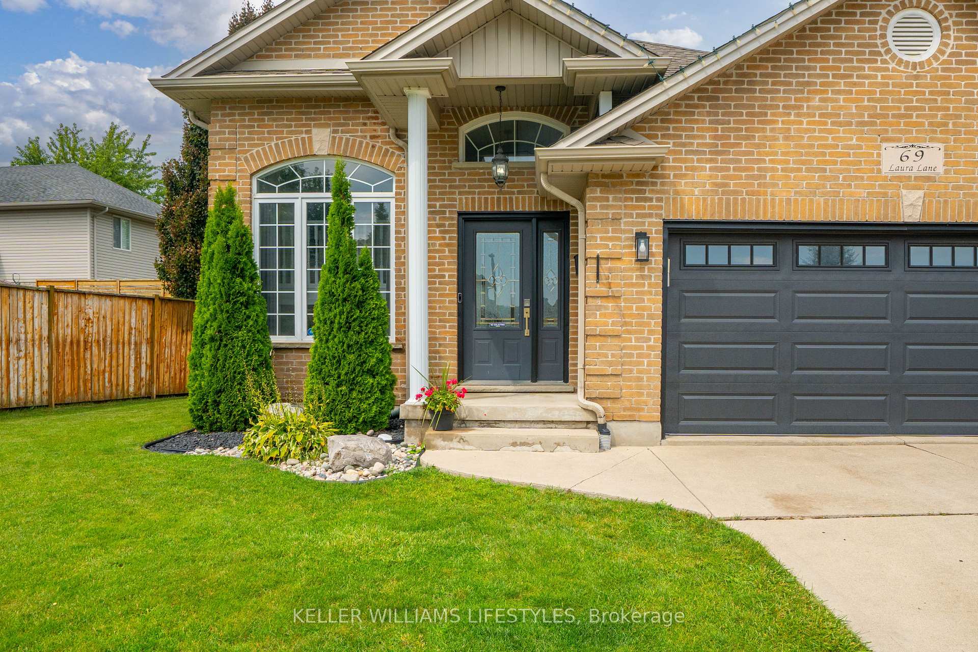 Photo 3 of 69 Laura Lane, Strathroy-Caradoc, NE — HOMEH