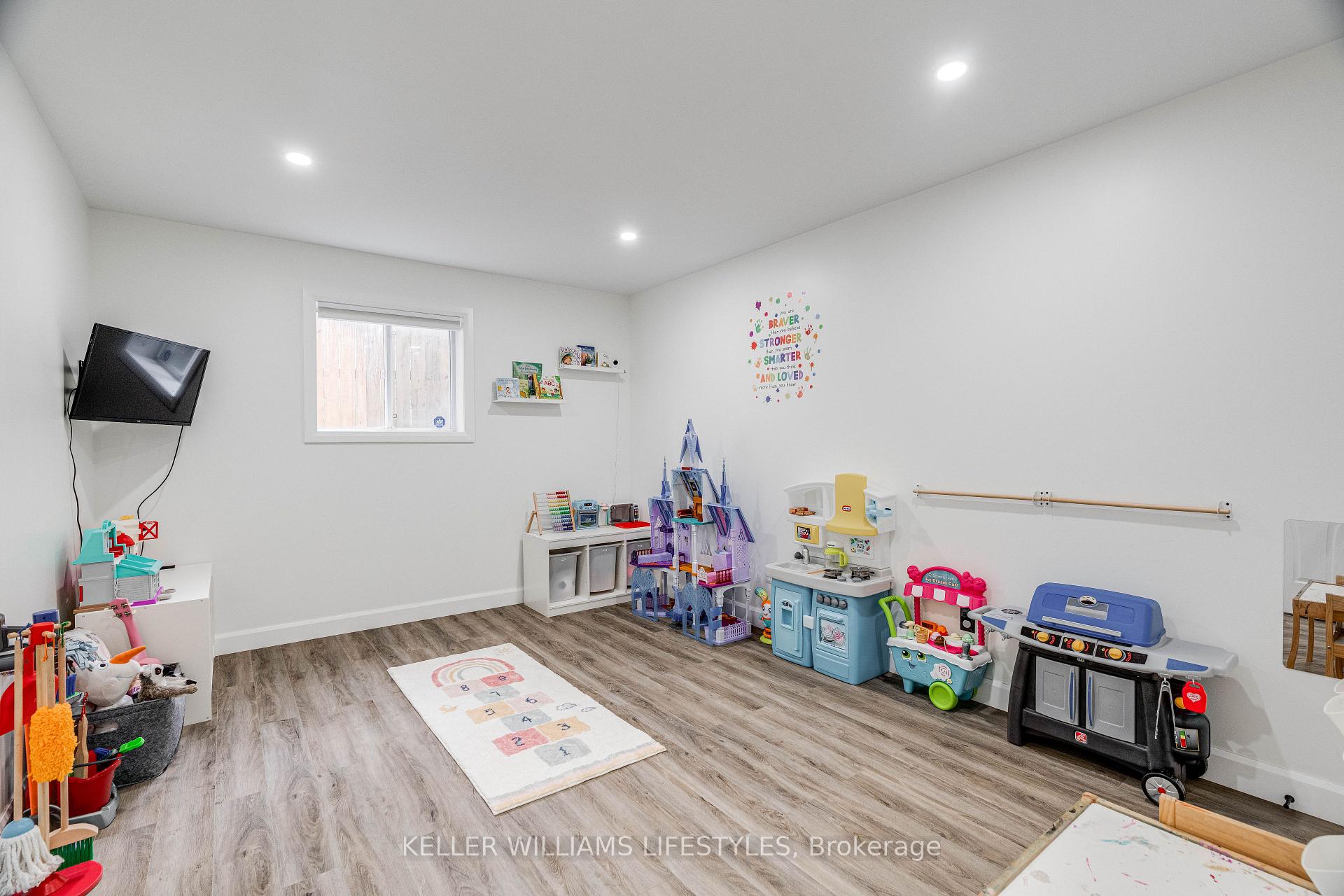 Photo 32 of 69 Laura Lane, Strathroy-Caradoc, NE — HOMEH