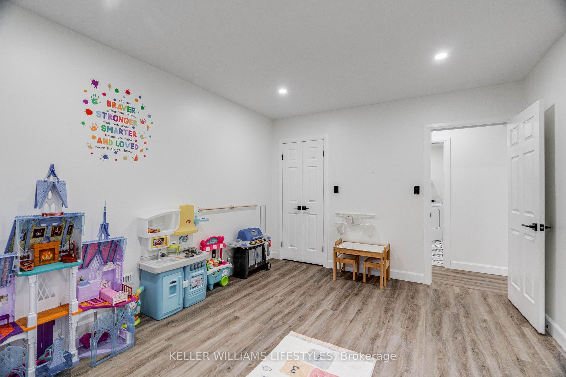 Photo 33 of 69 Laura Lane, Strathroy-Caradoc, NE — HOMEH