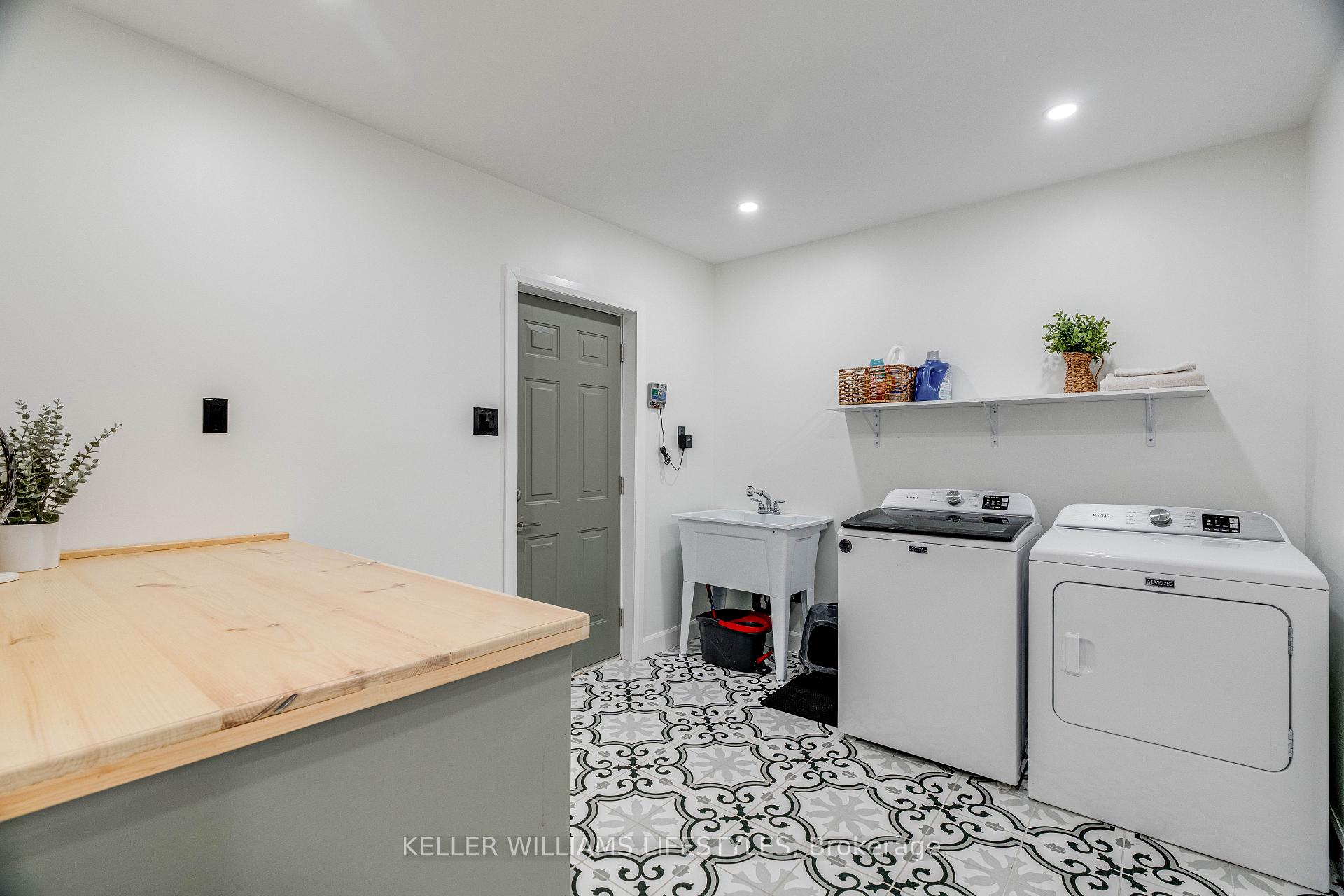 Photo 34 of 69 Laura Lane, Strathroy-Caradoc, NE — HOMEH