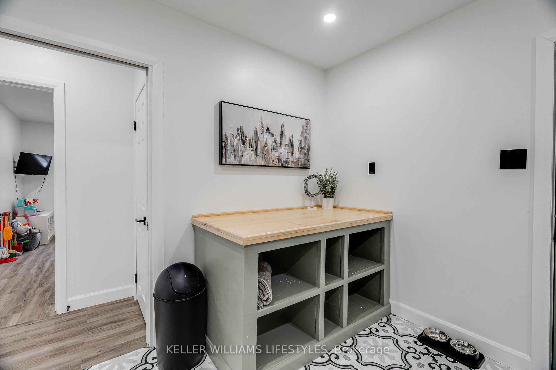 Photo 35 of 69 Laura Lane, Strathroy-Caradoc, NE — HOMEH