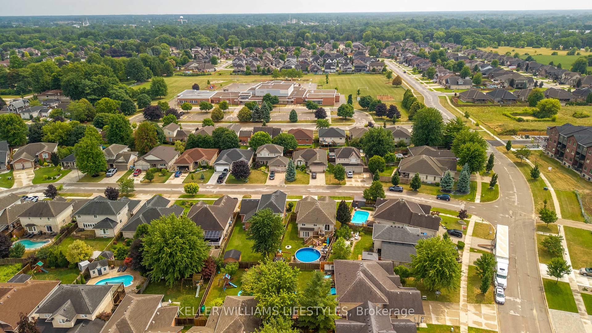 Photo 46 of 69 Laura Lane, Strathroy-Caradoc, NE — HOMEH
