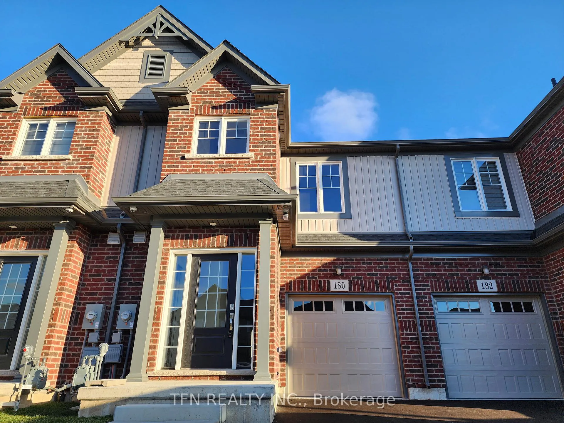 Photo 2 of 180 Bur Oak Drive, Thorold, Confederation Heights — HOMEH