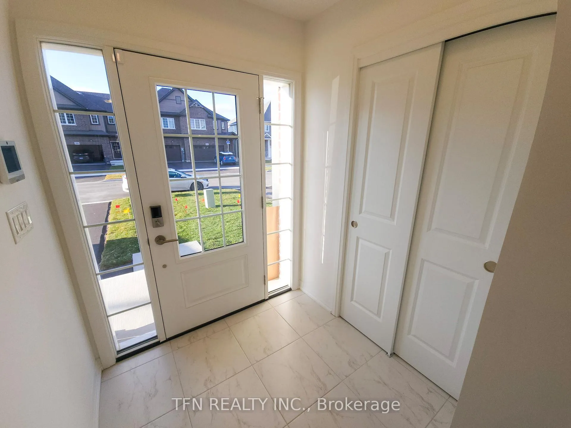 Photo 3 of 180 Bur Oak Drive, Thorold, Confederation Heights — HOMEH
