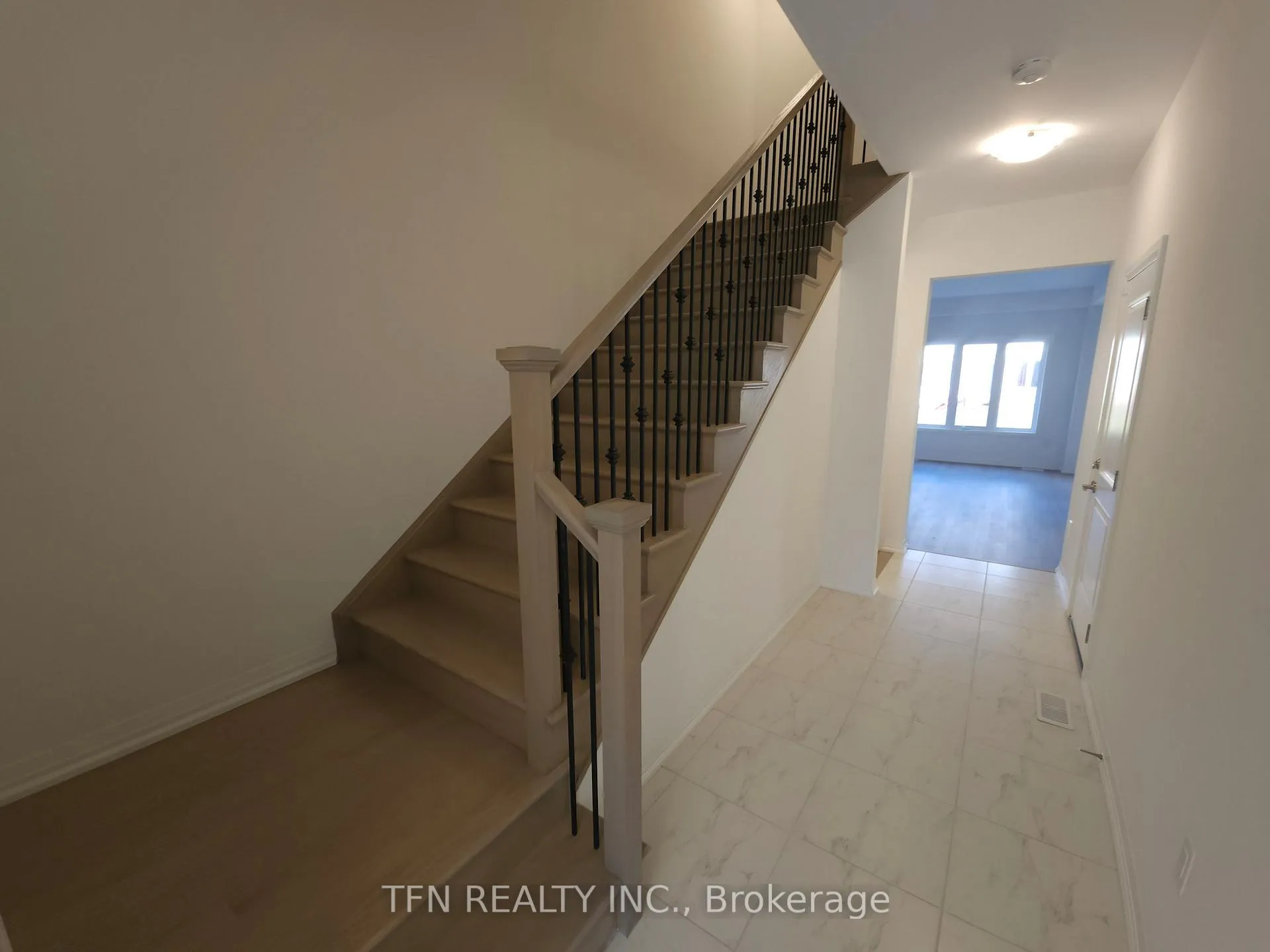 Photo 5 of 180 Bur Oak Drive, Thorold, Confederation Heights — HOMEH