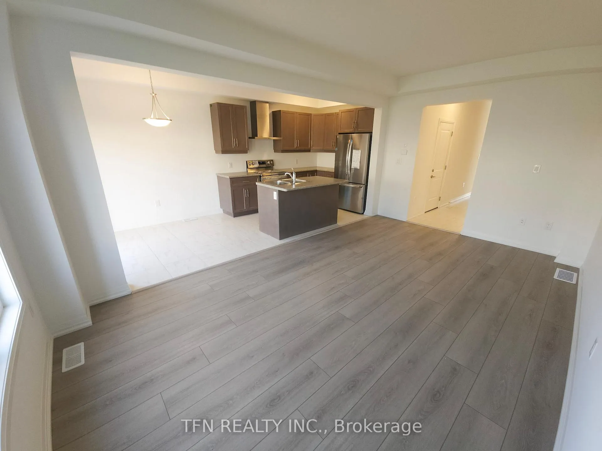 Photo 8 of 180 Bur Oak Drive, Thorold, Confederation Heights — HOMEH